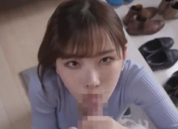 突然フェラしてきた人妻痴女の誘惑に負けて中出し不倫SEXの画像