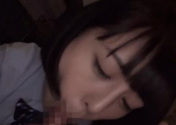 【逆痴漢】隣のおっさんを痴女ってハメるヤバイJKの画像