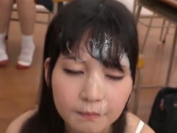 突然どろどろ濃厚ザーメン精子をかけられる制服美少女JKたちの画像