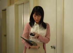 【熟女教師レイプ】メス臭ムンムンの熟女教師の画像