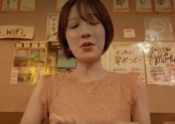 【逆ナンパトイレ】淫乱妻がちんぽを求めて口説きまくりの画像