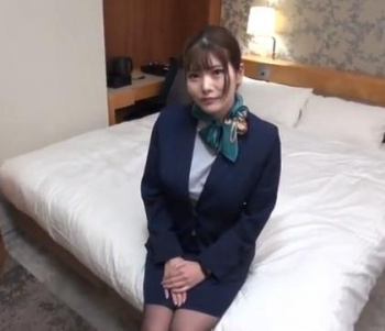 魅惑の素人CAさんが生で挿れて快感の波に溺れ精液を爆発させて悶絶するの画像