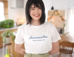 ユーチューバーの仕事をしてたのにやらしい世界に飛び込み魅了する美乳お姉さんの画像