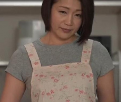 デカ乳母と息子のアブナい母子淫姦 友田真希の画像