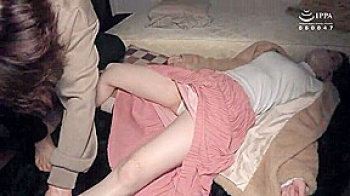 素人レイプ｜形の良い巨乳OLを拉致って昏睡強姦…ヤリ部屋連れ込みパンツのシミを確認…マスクを外しベロチューからの乳首弄り… の画像