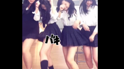 【TikTokまとめ】四人組のJKの太ももがエロ過ぎてたまらんの画像