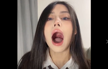 【アヘ顔まとめ】のど奥まで大きな口を開いて見せてくれるお姉さんの画像