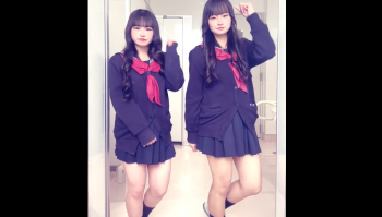 【TikTokまとめ】セーター服のJKが太ももさらけ出しながら腰振りダンスしちゃってますの画像