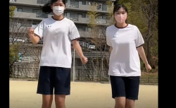 【TikTokまとめ】体操着JKがブラの形浮き彫りにしながら踊ってる動画の画像