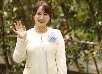 [人妻]【熟女】固い我が子のマラの温もりを噛み締めて喘ぎ散らして果てちゃう主婦の画像
