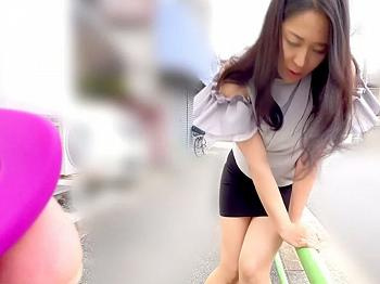 [エロ動画]【素人ナンパナース】恥じらいながらも童貞ちんぽを頬張るお姉さん！男優と知らずに激しく突き上げられぐったりの画像