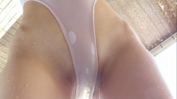 【フェチ画像】透けた超ハイレグをグイグイッと見せつけるクール美女?スリスリ×水中カメラ【来栖うさこ】の画像