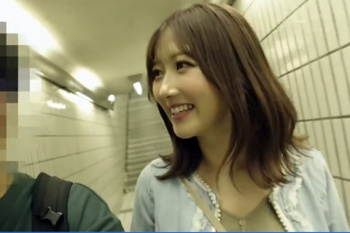 激カワＳ級美女が素人男子の反り勃つチンポをグポグポフェラ！妖艶な舌使いで亀頭責め❤の画像