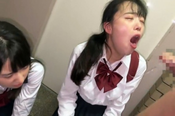 「もう許してください…」涙ながらに訴えるJKを無視して喉奥イラマ！鬼畜オヤジが若いカラダで性欲処理❤の画像