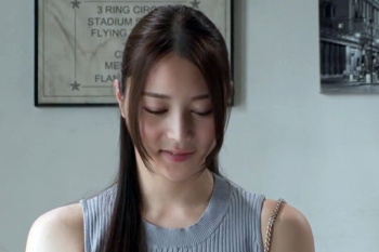 クビレた腰回りがたまらない！ブラを付けたままのイチャラブ姦で生膣奥にどっぷり射精❤の画像