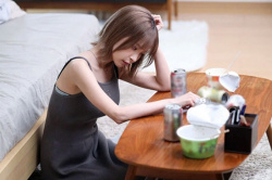 手を出してはいけない…酔って甘えるスタイル抜群な女子に理性崩壊！眠ってる間に胸と膣を愛撫❤の画像