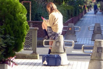 SNSで知り合ったイマドキJK…ヤリマンGALで都合よく性欲処理！幼い膣奥をズンズン突いて生姦中出し❤の画像