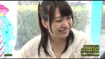 「中はやめて下さい…！」ちっぱい美少女と彼氏のすぐ横で中出しの画像