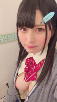 シャツの隙間からブラチラ・胸チラしちゃってる巨乳素人娘ｗｗｗｗｗｗｗｗｗｗｗｗの画像