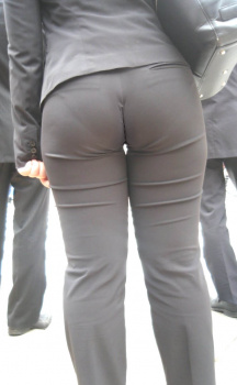 街撮りしたOLさんのパンツスーツのお尻画像っていいよね 。の画像