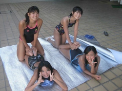JK水泳部の柔軟体操、エチエチすぎるｗｗｗｗｗｗｗｗｗｗｗｗｗの画像