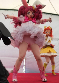 ワイ、着ぐるみのパンチラが意外とエッチでキンタマがパンパンにｗｗｗｗｗｗｗｗｗｗｗｗｗｗｗｗｗの画像