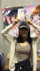 巨乳おっぱいのせいで服が(　三　)←こうなってる素人女子ｗｗｗｗｗｗｗｗｗｗｗｗの画像