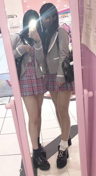 JKさんの生足、マジで美味しそう～ｗｗｗｗｗｗｗｗｗｗｗｗｗｗの画像