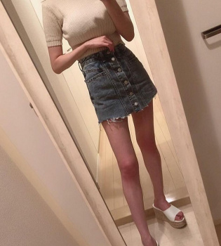 服を着ててもおっぱいの膨張で形がわかる巨乳娘ｗｗｗｗｗｗｗｗｗｗの画像