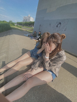 私服JKのエッロい太もも丸出し画像がヤバいｗｗｗｗｗｗｗｗｗｗｗの画像
