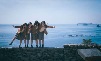 若くて元気な女子高生がはしゃぐ姿はどれも可愛いです。の画像