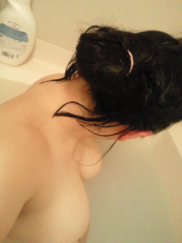 入浴中の嫁の巨乳おっぱい撮ったぞぉーｗｗｗｗｗｗｗｗｗｗｗｗの画像