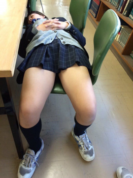 女子高生のむちむち肉厚ジューシーな太もも画像プリーズｗｗｗｗｗｗｗｗｗｗｗｗｗの画像