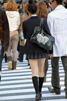 ミニスカ履いてる街撮りJK画像ほんとすこｗｗｗｗｗｗｗｗｗｗｗの画像