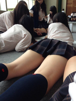 女子高生のエッチな太ももエロ画像をください。の画像