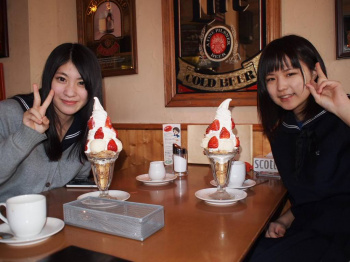 JKのすべすべするはみ出たお尻画像の画像