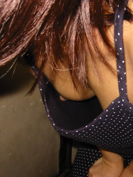 奥さんが裸エプロンでお出迎えしてくれたぞぉーｗｗｗ職場では真面目な女性を演じてるらしいけどスケベだねぇーｗｗｗの画像