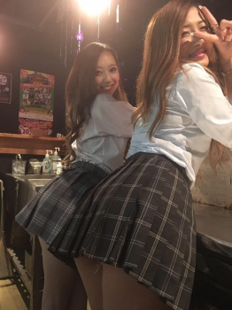 制服ギャルババアのいるガールズバーが魅力的すぎるｗｗｗｗｗｗｗｗｗｗｗｗｗｗｗｗｗｗｗｗｗの画像