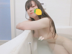 お風呂場で生々しい裸体とおっぱいを晒す自撮りエロ画像の画像