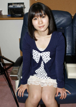 童顔で可愛いロリフェイスの素人妻が旦那に内緒でハメ撮りｗｗｗめっちゃ生々しくてエロすぎｗｗｗの画像