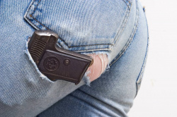 デニムの生地に浮かび上がるお尻の街撮りエロ画像の画像