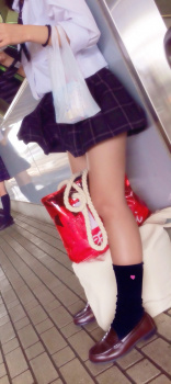 すれ違いざまにJKの体臭嗅ぎたくて深呼吸したくなる街撮り画像ｗｗｗｗｗｗｗｗｗの画像