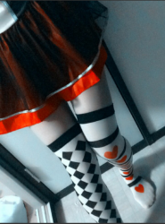 変態女子が自撮りで黒ニーソックス晒してるwww何故か可愛い子ばかりで草wwwの画像