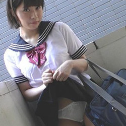 小遣い欲しさに制服のまま身体を売る関西弁ムチムチ無毛女学生の画像