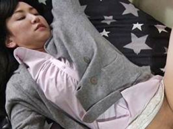 【ヘンリー塚本】家で息子が帰ってきた途端に即ハメされた母。新堂有望の画像