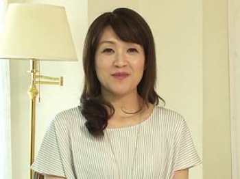 【五十路】軽く触れられただけで愛液グッショリな敏感マダム。の画像