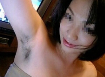 女の子なのに…もさ～っとはえた腋毛がたまらない！フェチな人にはたまらない素人娘の腋毛エロ画像の画像