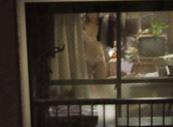 覗かれた女の子のプライベートがいやらしい！知らない間に被害者になっている…民家盗撮エロ画像の画像