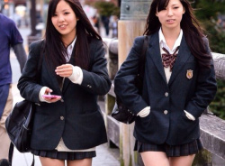 登下校中の女子高生が見せる何気ない仕草が可愛い！天然娘を撮った街撮りエロ画像の画像