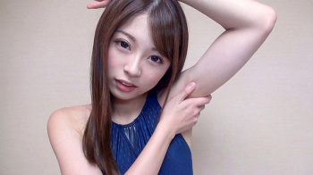 濡れてテカってピッタリ密着 神競泳水着 あおいれな ロリ可愛い女子の競泳水着姿をじっとりと堪能!着替え盗撮から始まり貧乳から巨乳にパイパン、ハミ毛、ジョリワキ等のフェチ接写やローションソーププレイや競泳水着ぶっかけに生中出し等を完全着衣で楽しむAVの画像